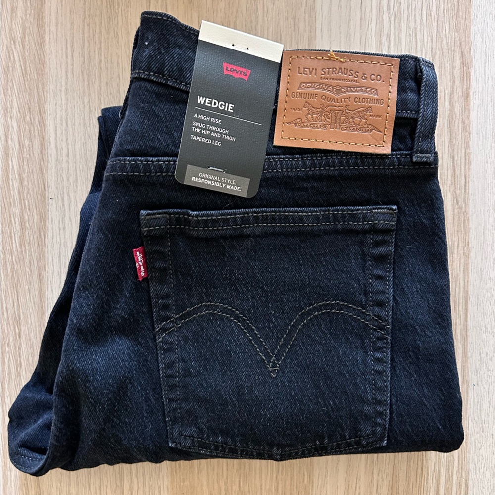 Levi’s || Wedgie Icon Fit Jeans